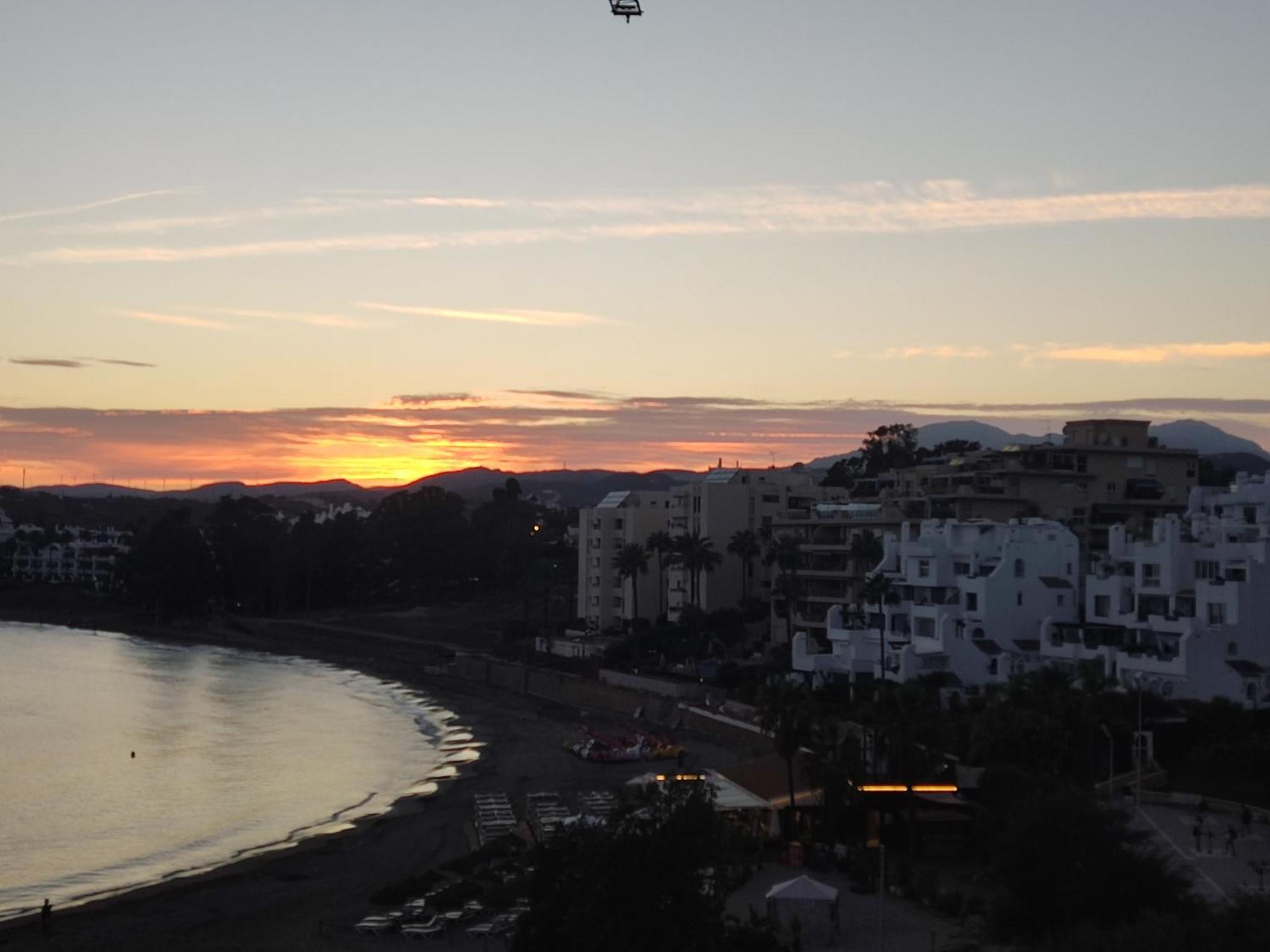 Front Sea View Penthouse Appartement Estepona Buitenkant foto