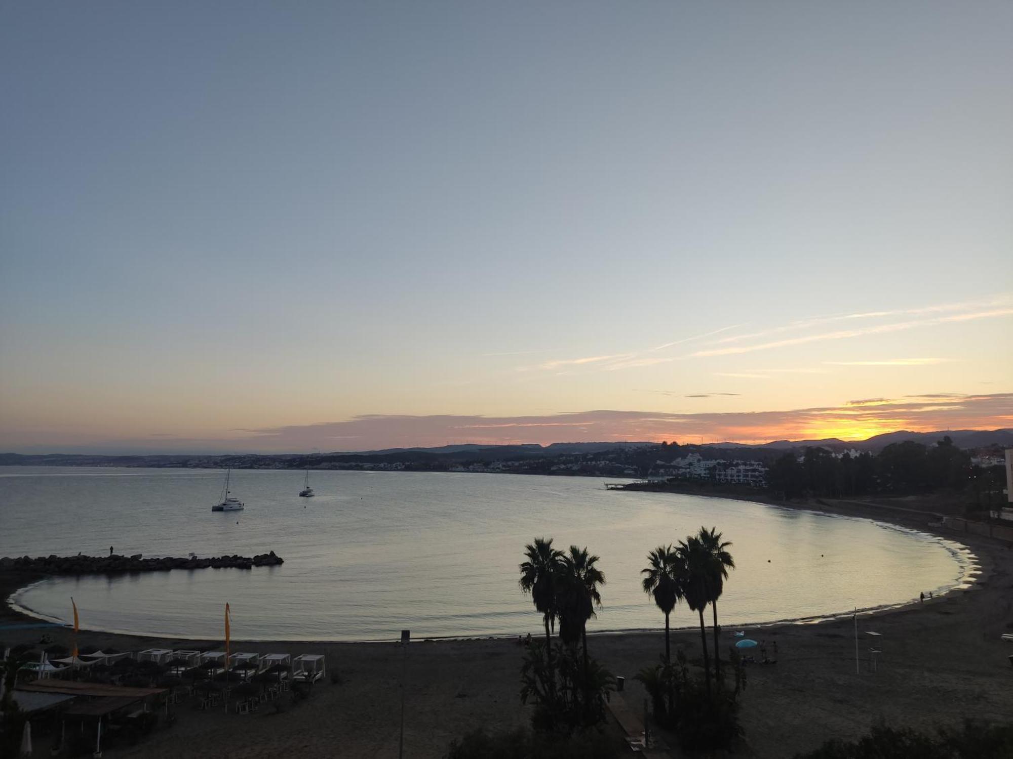 Front Sea View Penthouse Appartement Estepona Buitenkant foto