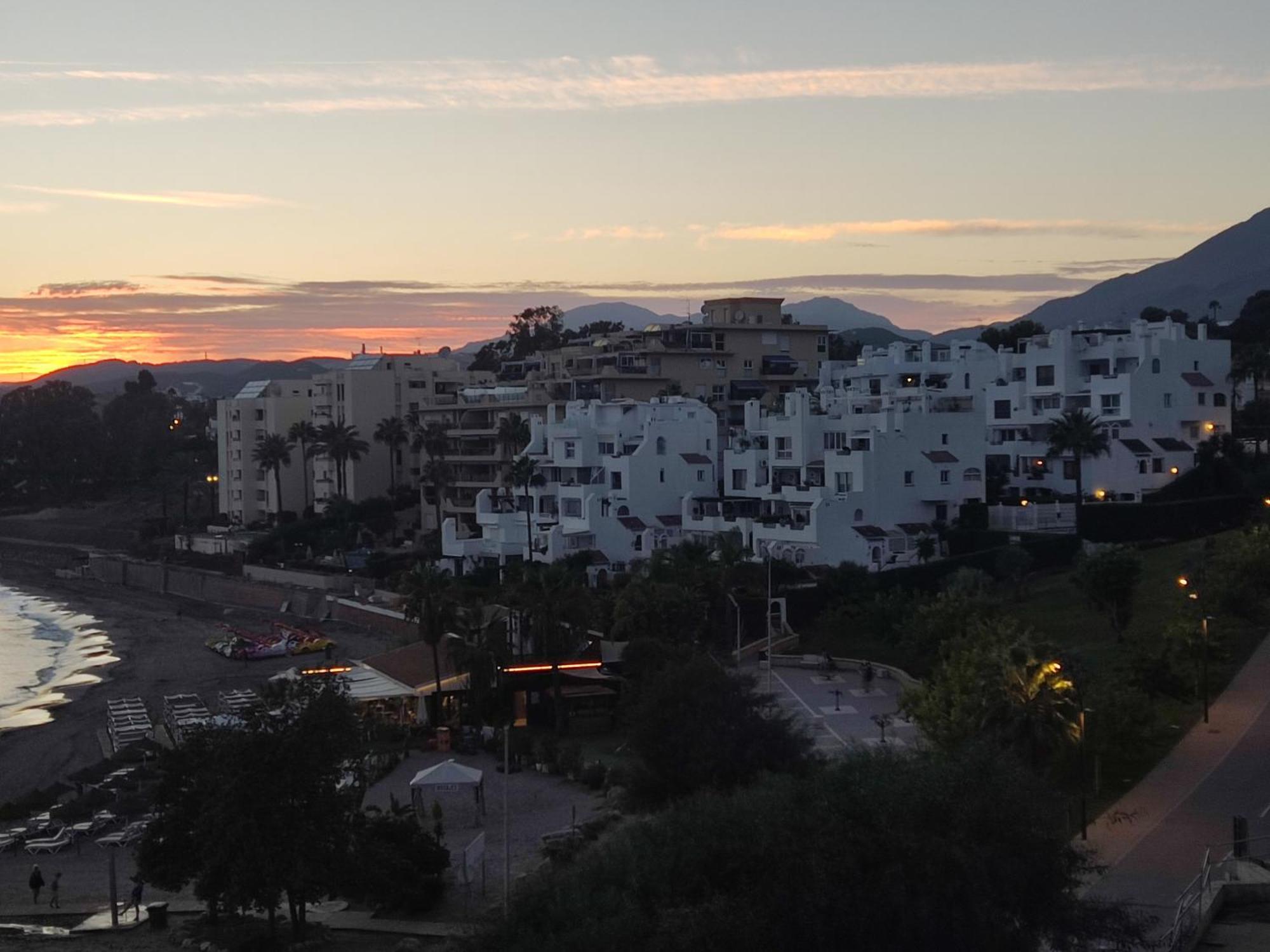 Front Sea View Penthouse Appartement Estepona Buitenkant foto