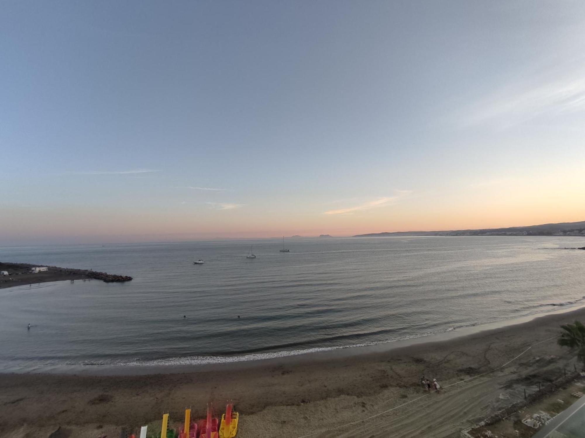 Front Sea View Penthouse Appartement Estepona Buitenkant foto