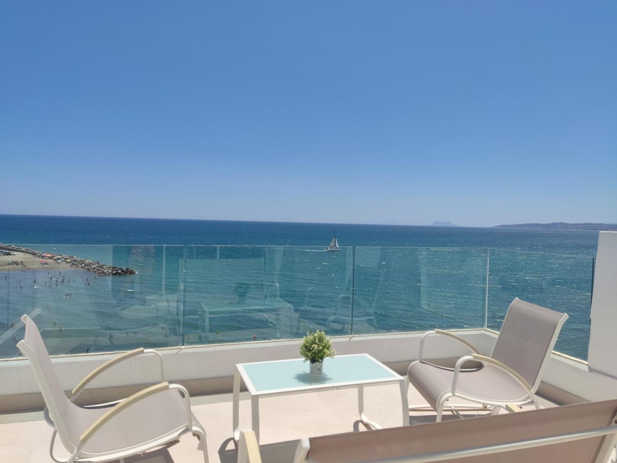 Front Sea View Penthouse Appartement Estepona Buitenkant foto